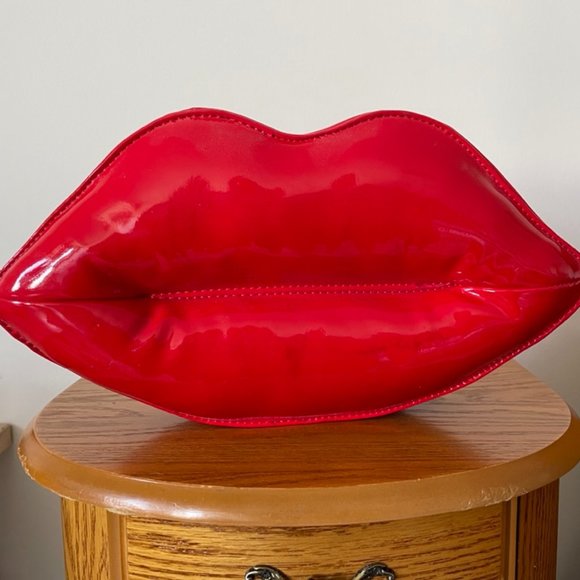 Red Lips Clutch - Picture 1 of 5
